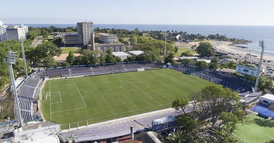 Estadio. Defensor Sporting contra Nacional