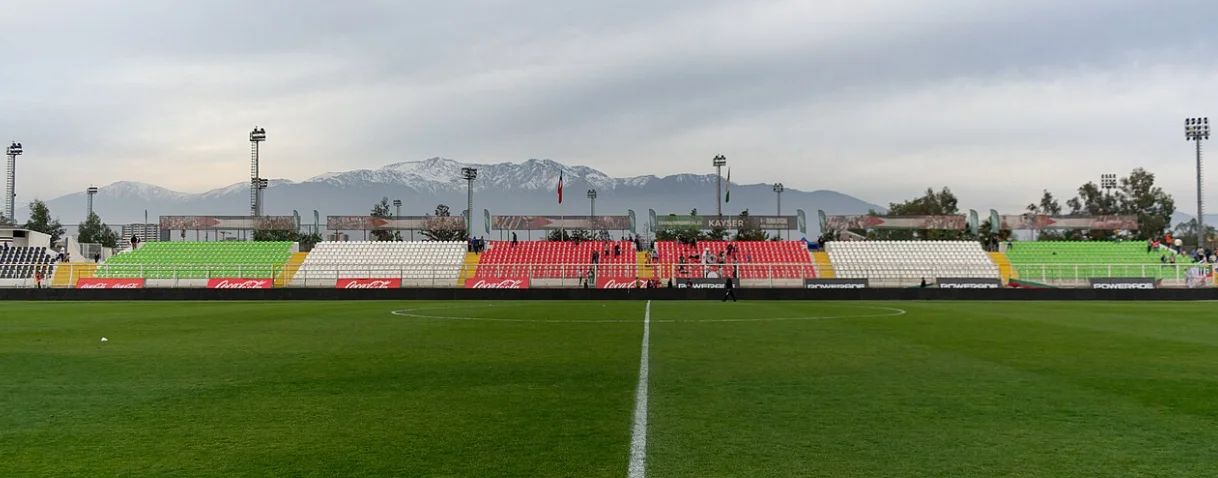 Estadio. Palestino contra Deportes Limache
