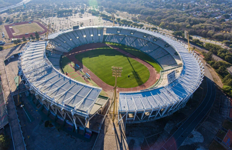 Estadio. Instituto contra Estudiantes