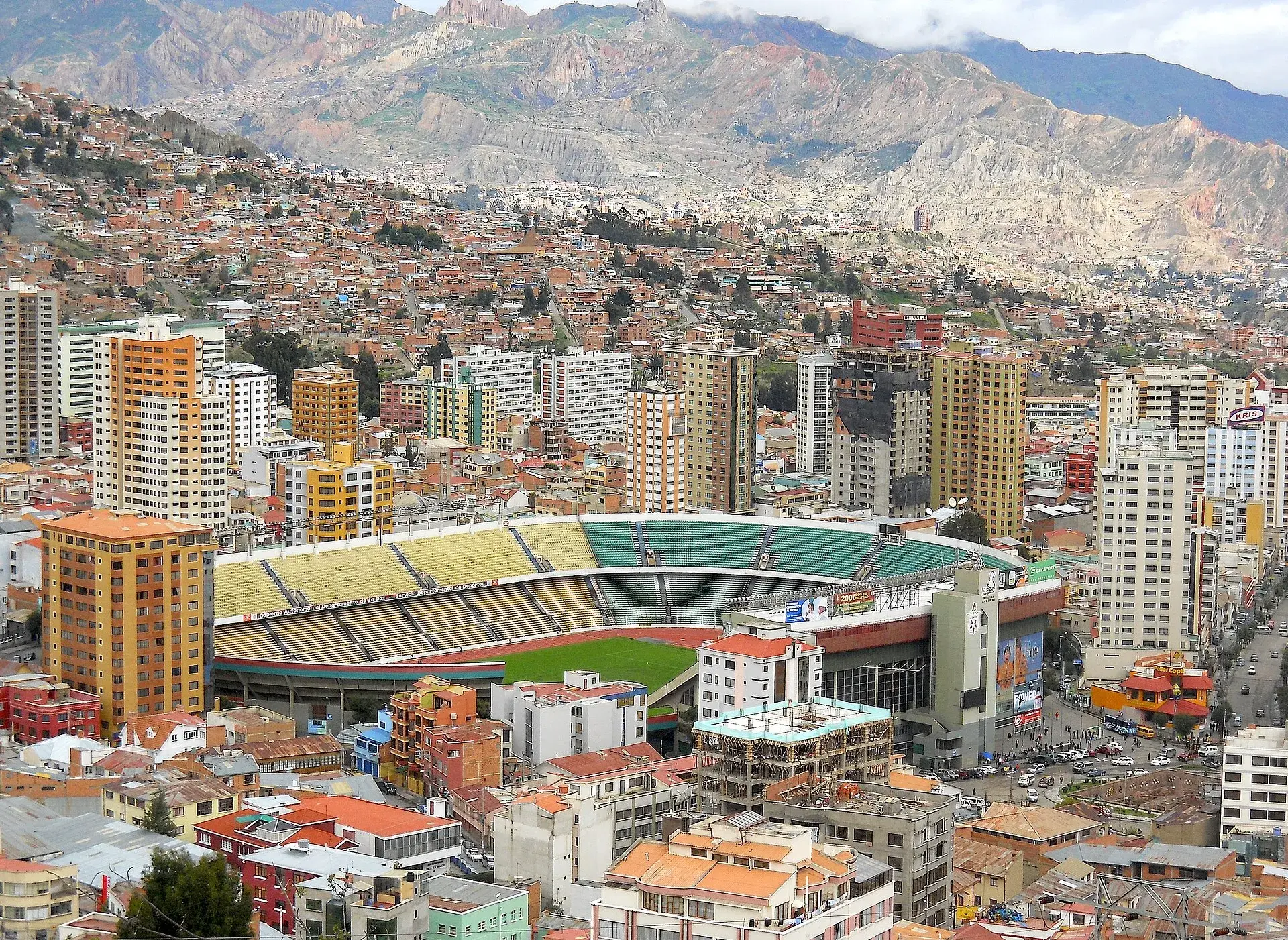 Estadio. Bolívar contra Tomayapo