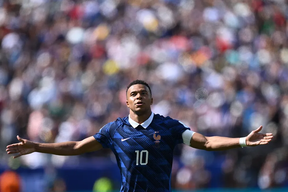 Mbappé en la Copa Mundial celebra uno de sus dos goles ante Senegal en el MetLife Stadium. Mbappé en la Copa Mundial celebra uno de sus dos goles ante Senegal en el MetLife Stadium.