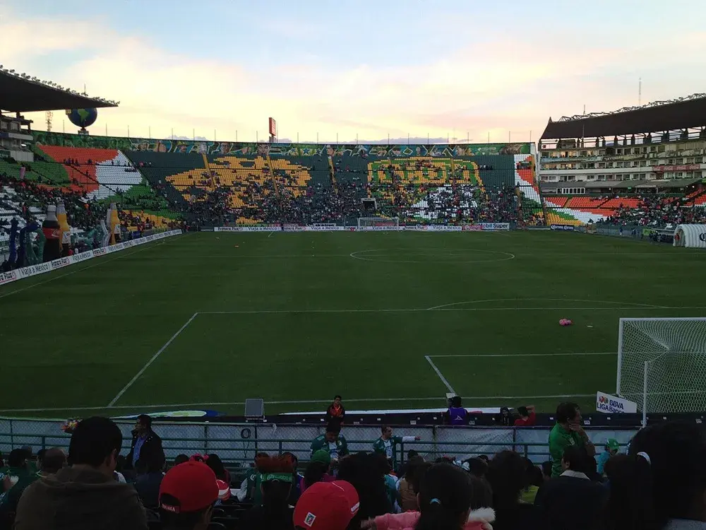 Estadio Nou Camp. León contra Atlas