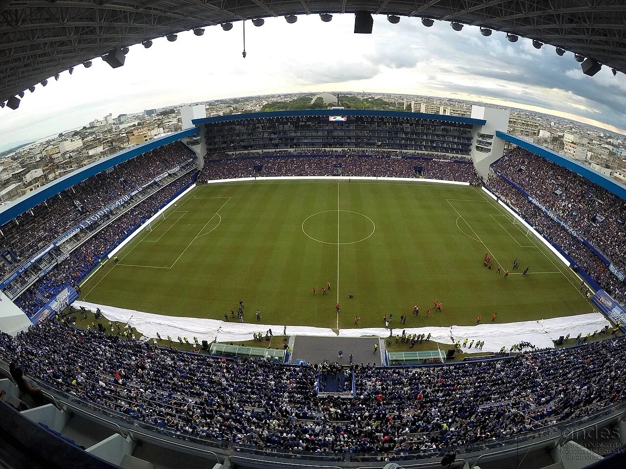 Emelec contra Barcelona SC juegan en el estadio George Capwell.